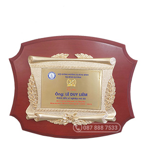Bảng vinh danh tri ân truyền thống, KT: 28x33cm - GTP-BVD2210